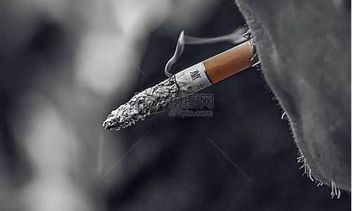 迷失在网上香烟迷雾中的脆弱阿诗玛